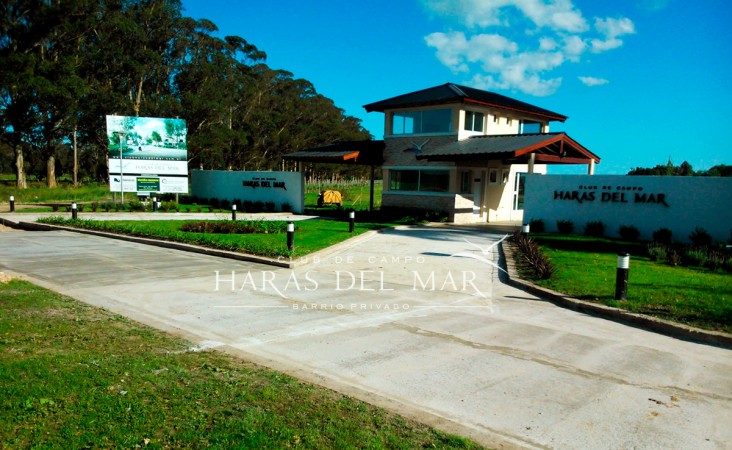 nuevo,  moderno, optimo,hemroso chalet de 4 ambientes, con garaje ,parque y galería