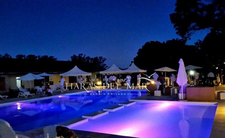 nuevo,  moderno, optimo,hemroso chalet de 4 ambientes, con garaje ,parque y galería