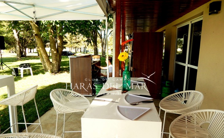 nuevo,  moderno, optimo,hemroso chalet de 4 ambientes, con garaje ,parque y galería