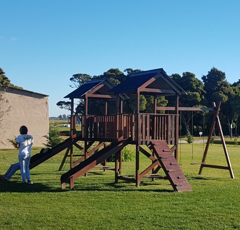 nuevo,  moderno, optimo,hemroso chalet de 4 ambientes, con garaje ,parque y galería