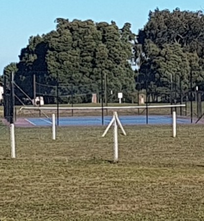 nuevo,  moderno, optimo,hemroso chalet de 4 ambientes, con garaje ,parque y galería