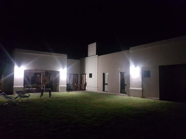 nuevo,  moderno, optimo,hemroso chalet de 4 ambientes, con garaje ,parque y galería