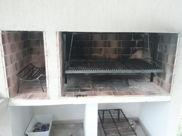 nuevo,  moderno, optimo,hemroso chalet de 4 ambientes, con garaje ,parque y galería