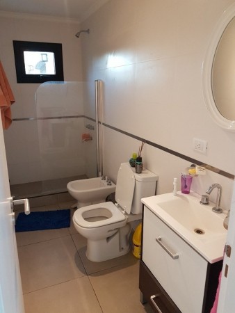 nuevo,  moderno, optimo,hemroso chalet de 4 ambientes, con garaje ,parque y galería