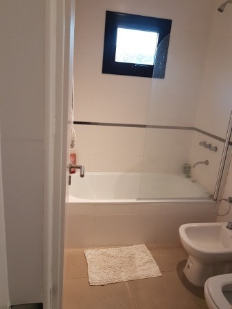 nuevo,  moderno, optimo,hemroso chalet de 4 ambientes, con garaje ,parque y galería