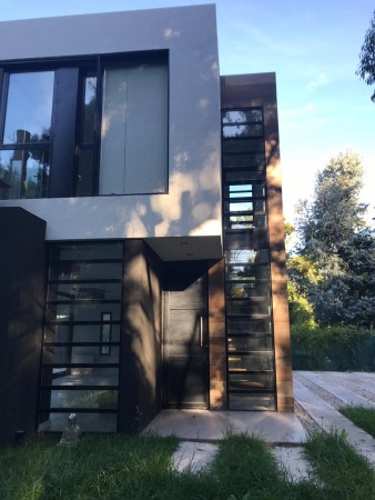 VENTA BOSQUE PERALTA RAMOS !!!! CHALET  MODERNO,  HERMOSO, NUEVO 