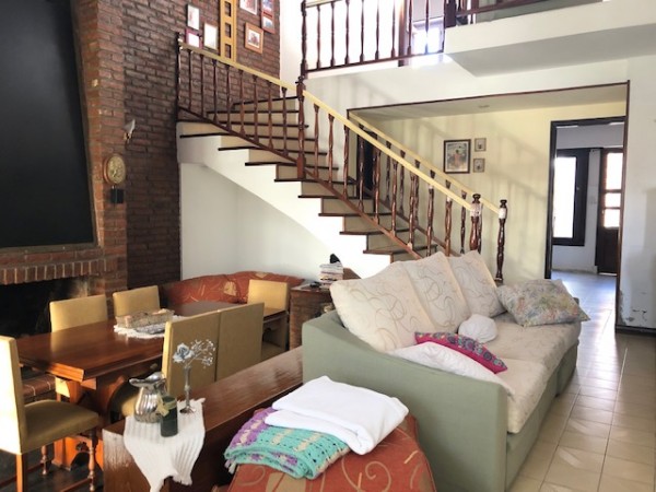 hermoso chalet en colina, amplio, impecable, consulte !!!!