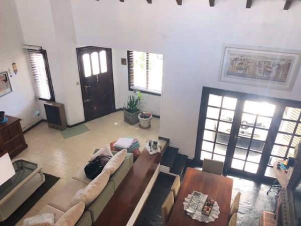 hermoso chalet en colina, amplio, impecable, consulte !!!!