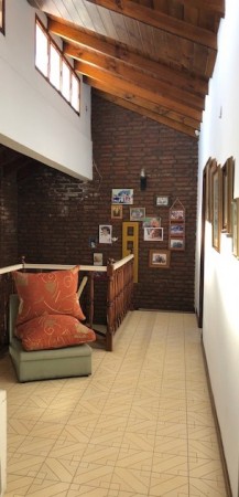 hermoso chalet en colina, amplio, impecable, consulte !!!!