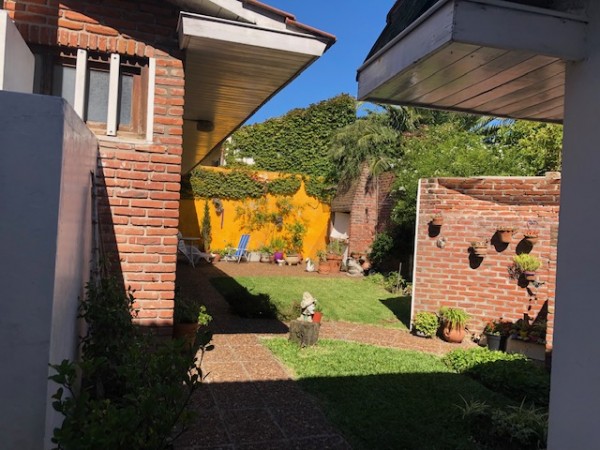 hermoso chalet en colina, amplio, impecable, consulte !!!!