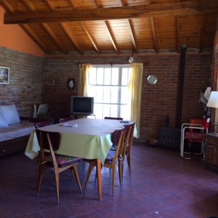 CON RENTA !!!! hermoso chalecito en acantilados, gran parque