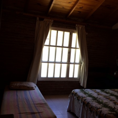 CON RENTA !!!! hermoso chalecito en acantilados, gran parque