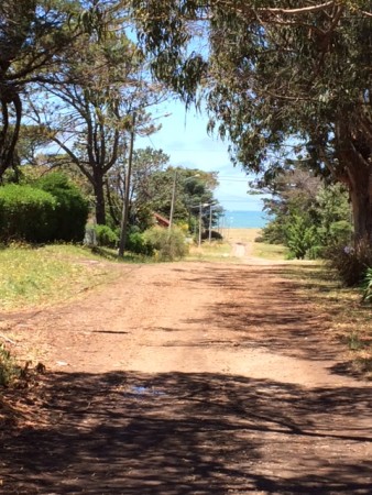 CON RENTA !!!! hermoso chalecito en acantilados, gran parque