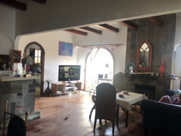 chalet playa grande, parque, garaje doble y departamento de entrada independiente.