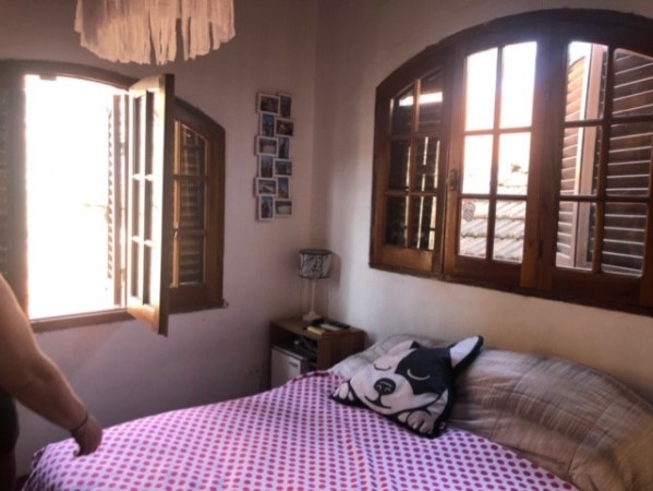 chalet playa grande, parque, garaje doble y departamento de entrada independiente.