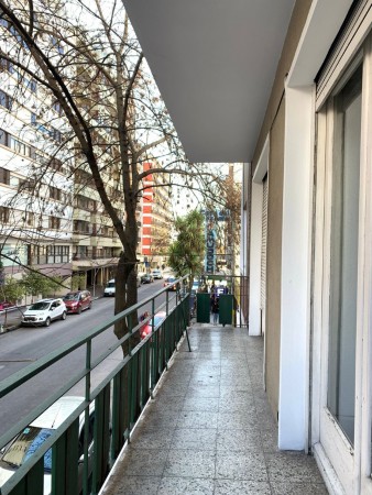 DEPARTAMENTO PISO CON PATIO, MAS BAULERA Y DOS LOCALES  