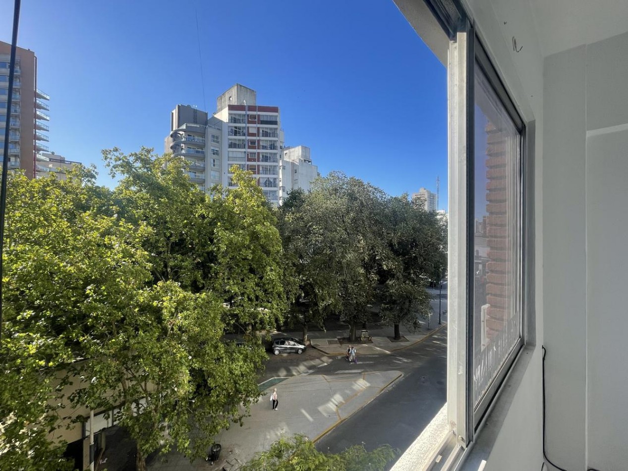 VENTA OFICINA EDIFICO TRADICIONAL ,  ZONA CENTRO CON SEGURIDAD PERMANENTE, VENTA URGENTE, SE VENDE CON RENTA