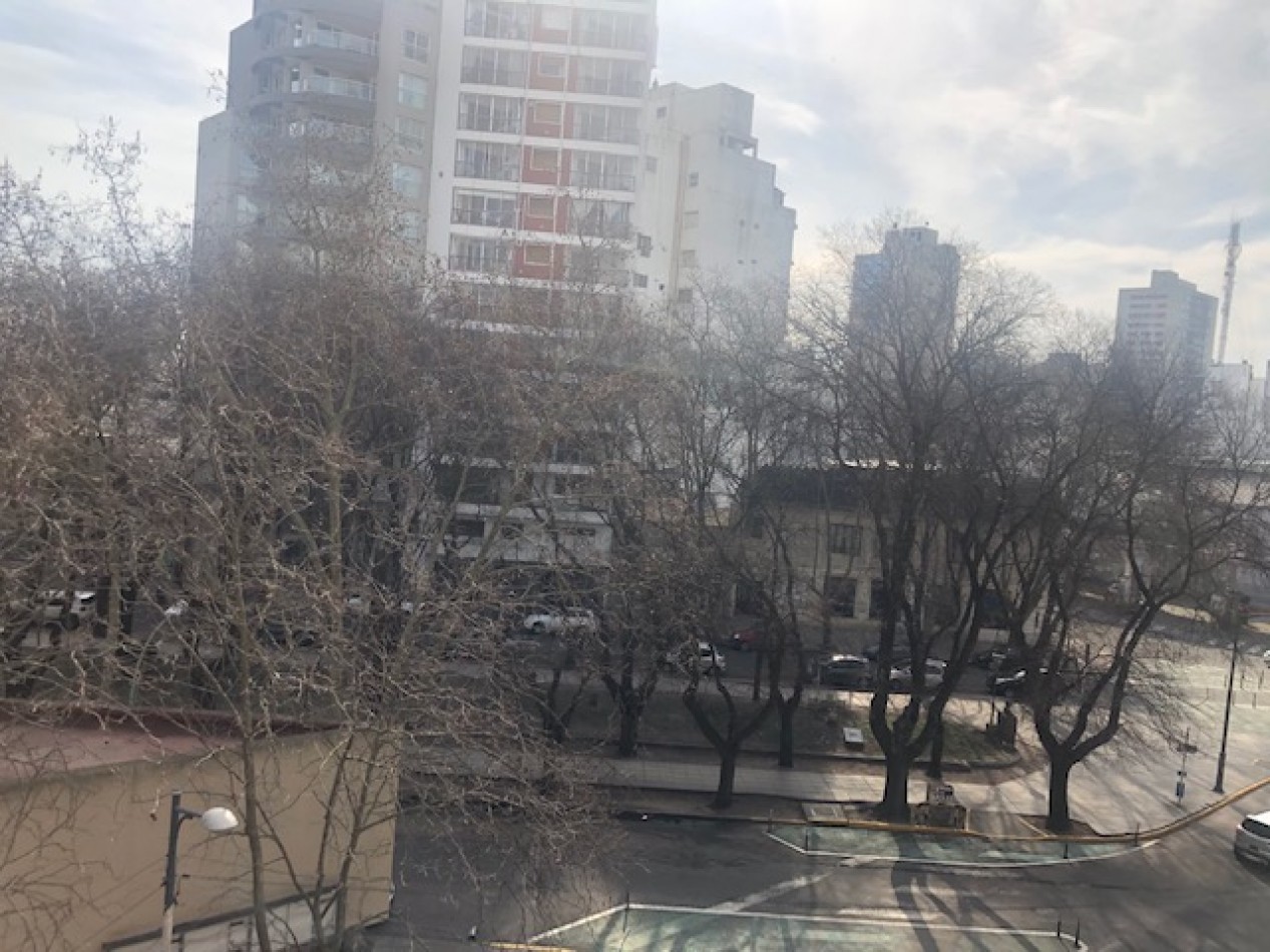 VENTA OFICINA EDIFICO TRADICIONAL ,  ZONA CENTRO CON SEGURIDAD PERMANENTE, VENTA URGENTE, SE VENDE CON RENTA