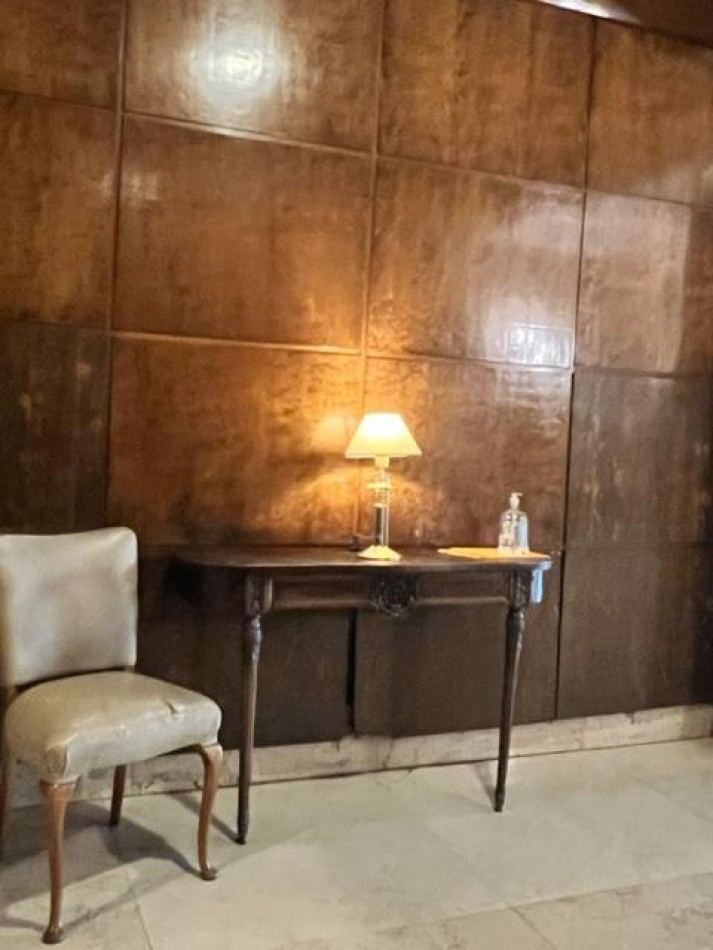 EVALUE, VEALO, BUSCA ESTILO ???  departamento AMPLISIMO,  señorial DE  3 amb con dependencia,  dormitorios al frente con balcon, microcentro, a un paso de  todo lo que necesite y del mar, EXCELENTE OPCION DE COMRPA !!!  