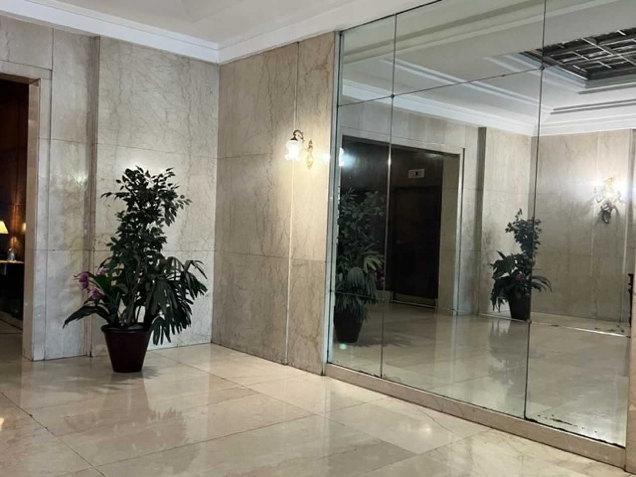 EVALUE, VEALO, BUSCA ESTILO ???  departamento AMPLISIMO,  señorial DE  3 amb con dependencia,  dormitorios al frente con balcon, microcentro, a un paso de  todo lo que necesite y del mar, EXCELENTE OPCION DE COMRPA !!!  