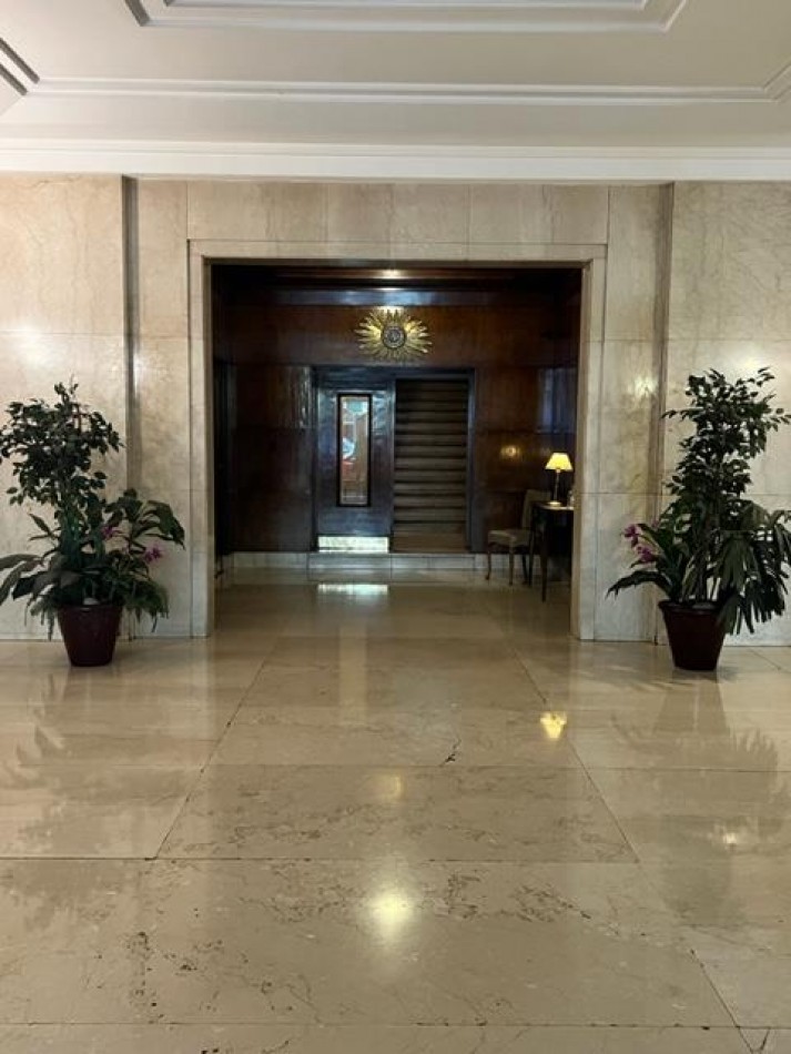 EVALUE, VEALO, BUSCA ESTILO ???  departamento AMPLISIMO,  señorial DE  3 amb con dependencia,  dormitorios al frente con balcon, microcentro, a un paso de  todo lo que necesite y del mar, EXCELENTE OPCION DE COMRPA !!!  