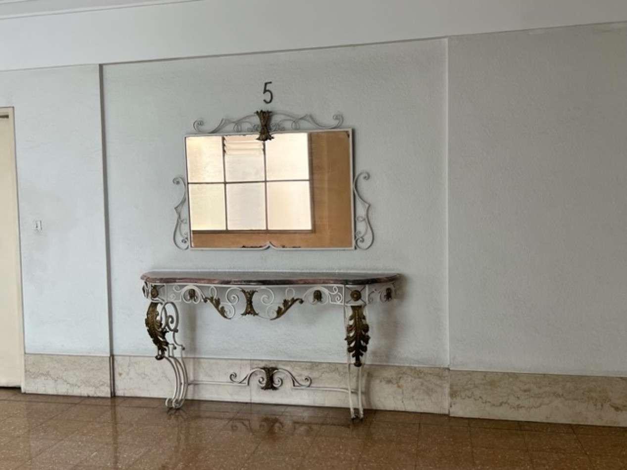 EVALUE, VEALO, BUSCA ESTILO ???  departamento AMPLISIMO,  señorial DE  3 amb con dependencia,  dormitorios al frente con balcon, microcentro, a un paso de  todo lo que necesite y del mar, EXCELENTE OPCION DE COMRPA !!!  