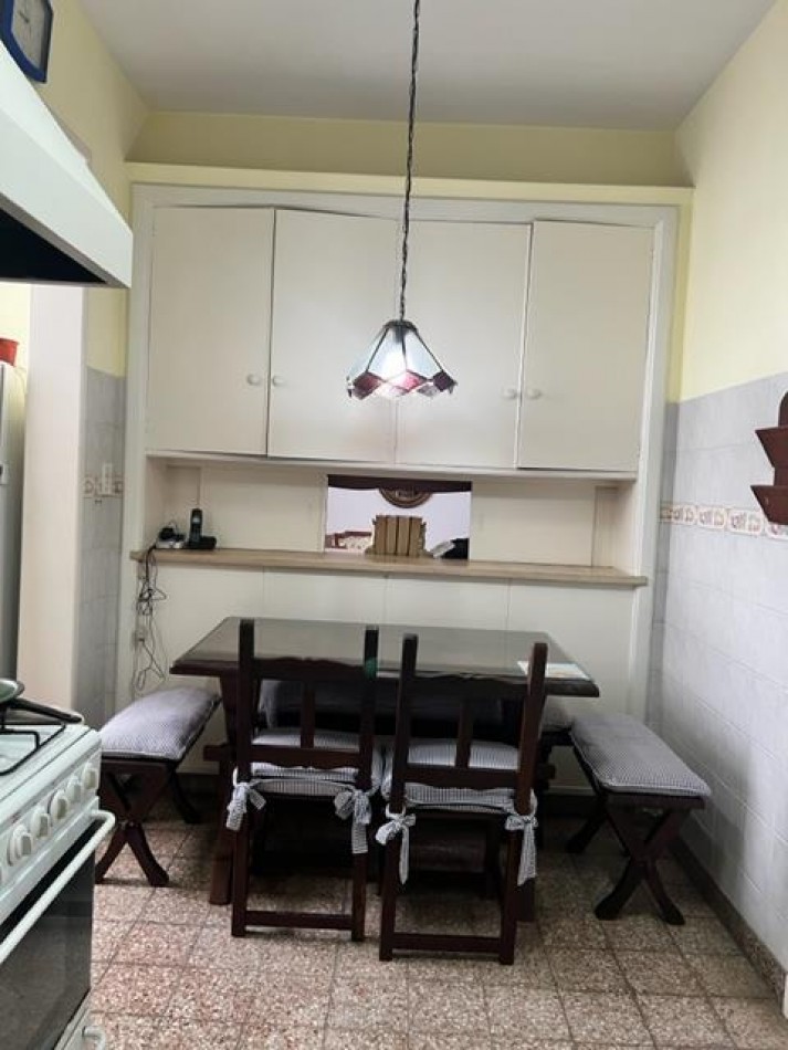 EVALUE, VEALO, BUSCA ESTILO ???  departamento AMPLISIMO,  señorial DE  3 amb con dependencia,  dormitorios al frente con balcon, microcentro, a un paso de  todo lo que necesite y del mar, EXCELENTE OPCION DE COMRPA !!!  