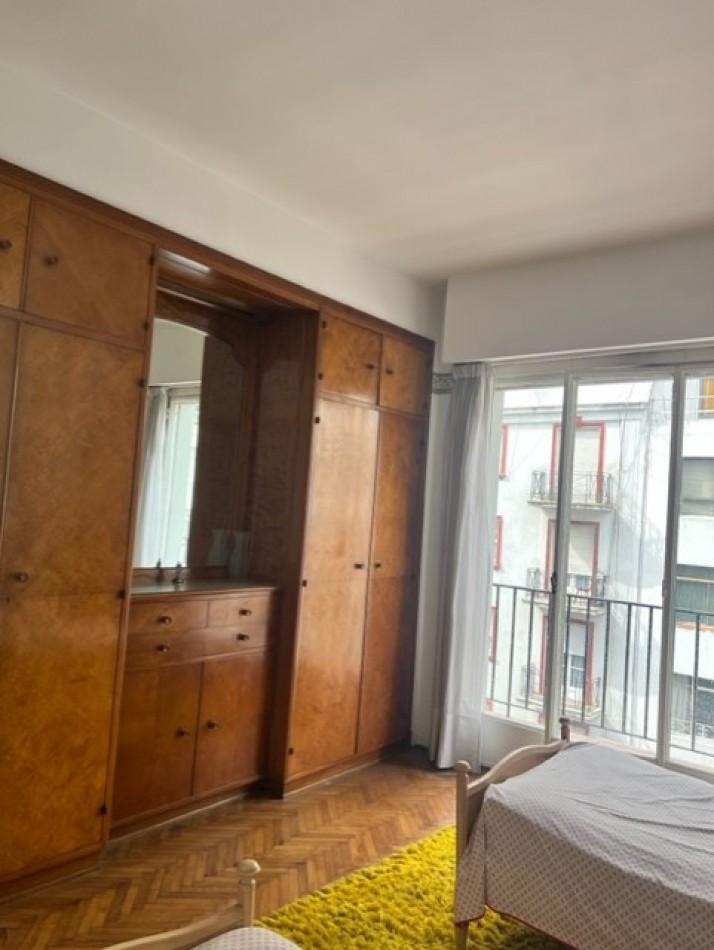 EVALUE, VEALO, BUSCA ESTILO ???  departamento AMPLISIMO,  señorial DE  3 amb con dependencia,  dormitorios al frente con balcon, microcentro, a un paso de  todo lo que necesite y del mar, EXCELENTE OPCION DE COMRPA !!!  