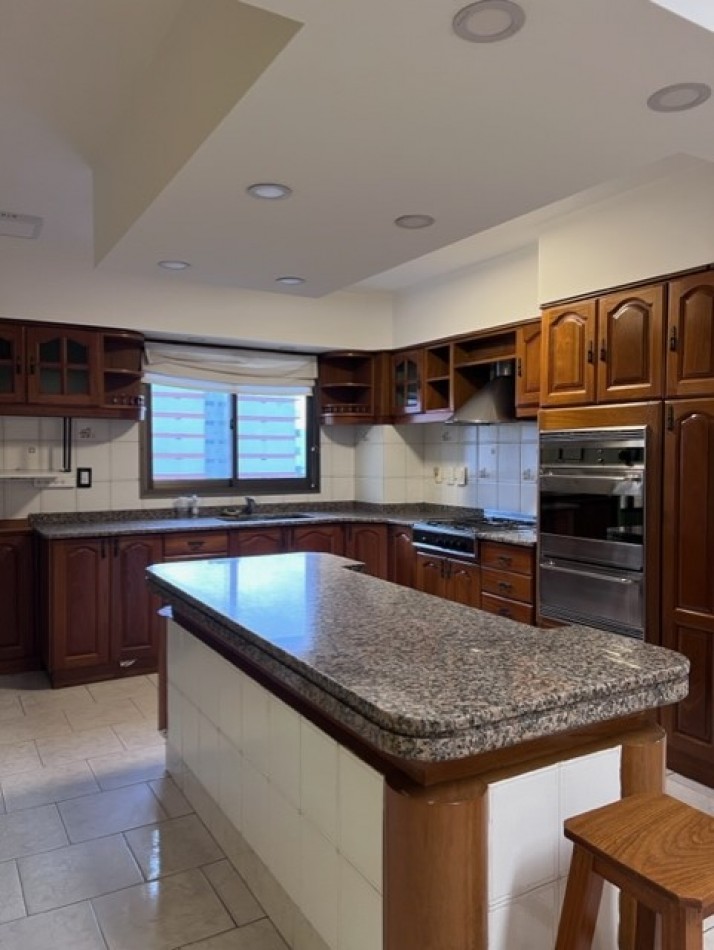 VENTA MDP,  ZONA CHAUVIN/MACROCENTRO, PISO UNICO EN SU ESTILO, CALIDAD, METRAJE, AMPLITUD DE AMBIENTES, VISTA PANORAMICA, CONSULTANOS !!!