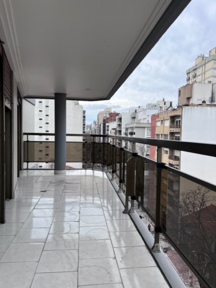 VENTA MDP,  ZONA CHAUVIN/MACROCENTRO, PISO UNICO EN SU ESTILO, CALIDAD, METRAJE, AMPLITUD DE AMBIENTES, VISTA PANORAMICA, CONSULTANOS !!!