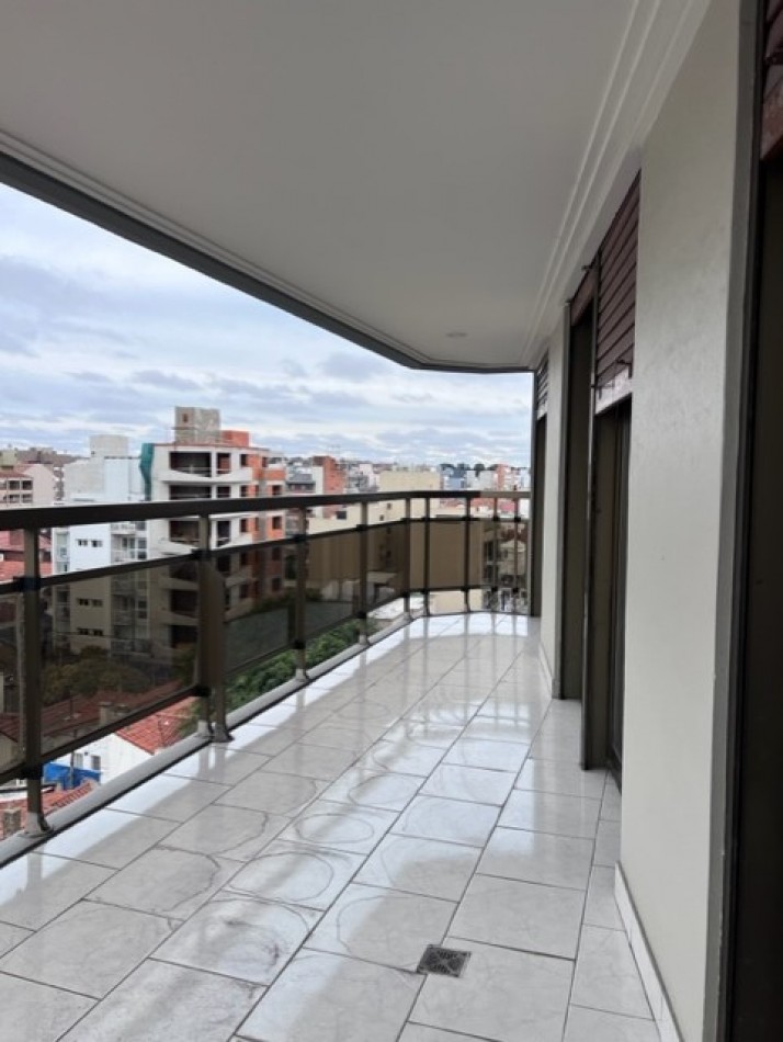 VENTA MDP,  ZONA CHAUVIN/MACROCENTRO, PISO UNICO EN SU ESTILO, CALIDAD, METRAJE, AMPLITUD DE AMBIENTES, VISTA PANORAMICA, CONSULTANOS !!!