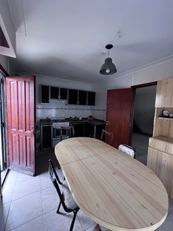 MAR DEL PLATA,  VENTA DUPLEX de 4  amb. CON PATIO, ENTRADA DE AUTO Y UN DORM. EN P.B. ,  ideal !!!