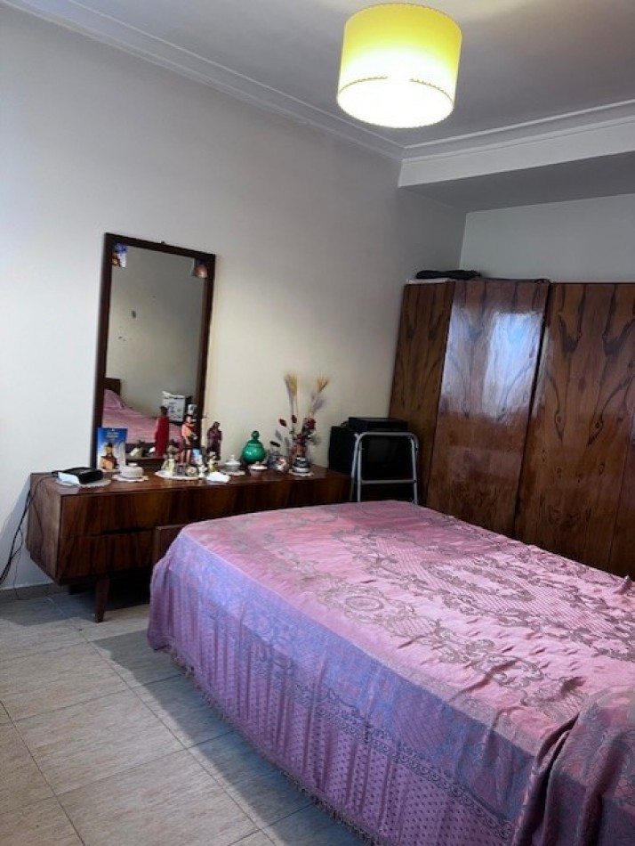 MAR DEL PLATA,  VENTA DUPLEX de 4  amb. CON PATIO, ENTRADA DE AUTO Y UN DORM. EN P.B. ,  ideal !!!
