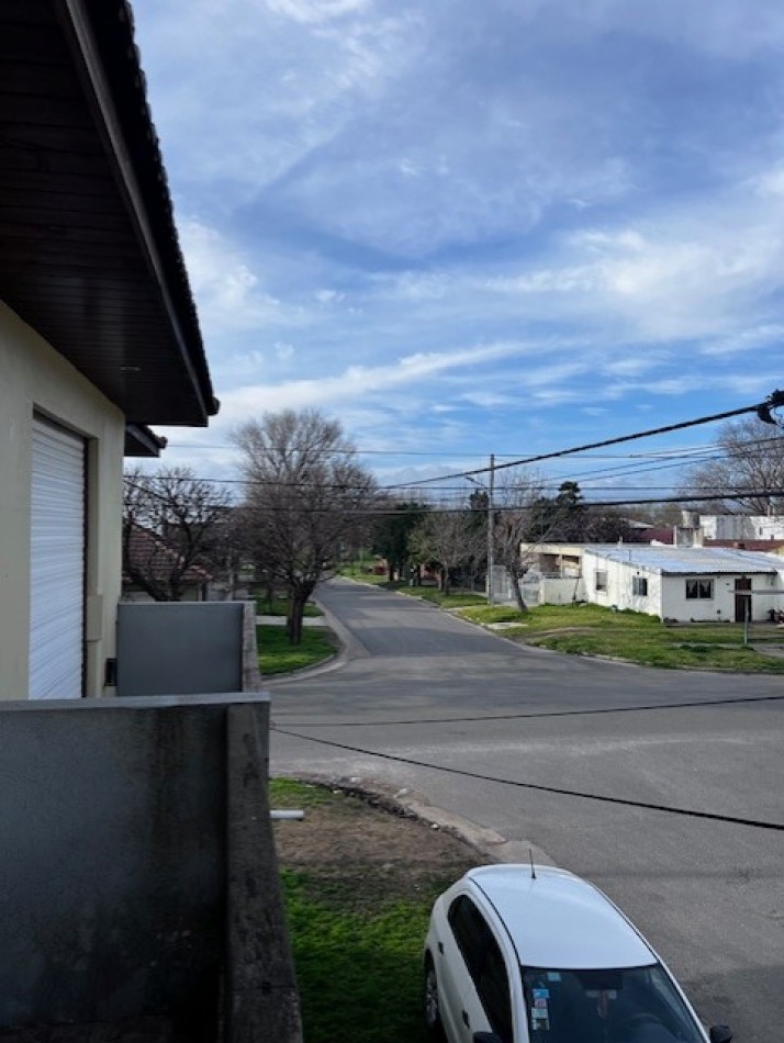 MAR DEL PLATA,  VENTA DUPLEX de 4  amb. CON PATIO, ENTRADA DE AUTO Y UN DORM. EN P.B. ,  ideal !!!