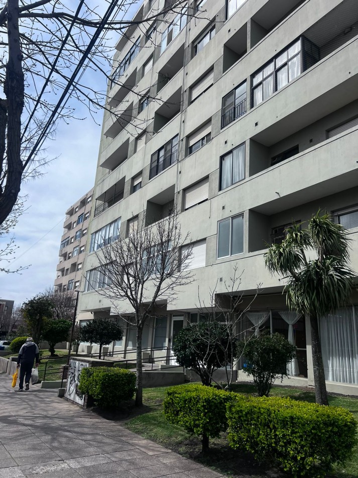 Alquiler anual departamento 4 ambientes zona Cerrito y Solis, 4 amb. balcon y cochera
