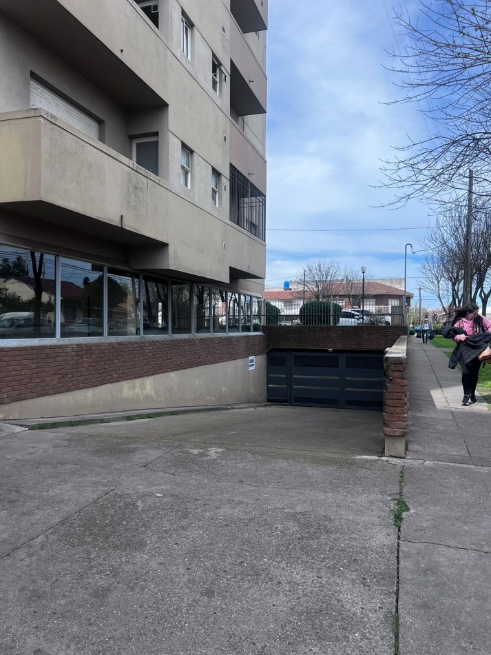 Alquiler anual departamento 4 ambientes zona Cerrito y Solis, 4 amb. balcon y cochera