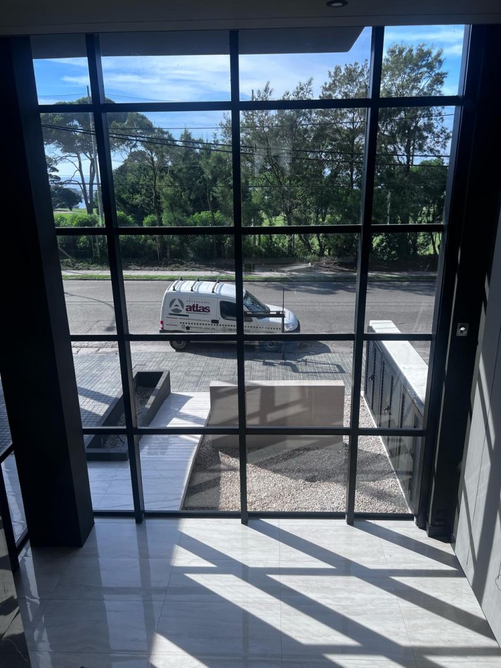 DEPARTAMENTO 2 AMBIENTES CON COCHERA EN EDIFICIO NUEVO FRENTE AL MAR!