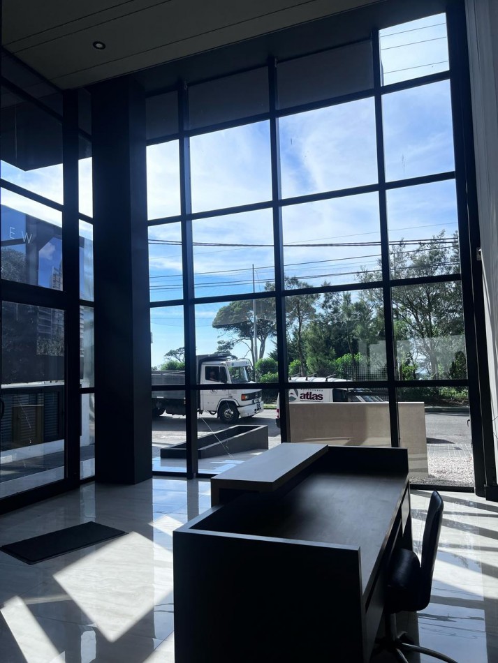 DEPARTAMENTO 2 AMBIENTES CON COCHERA EN EDIFICIO NUEVO FRENTE AL MAR!