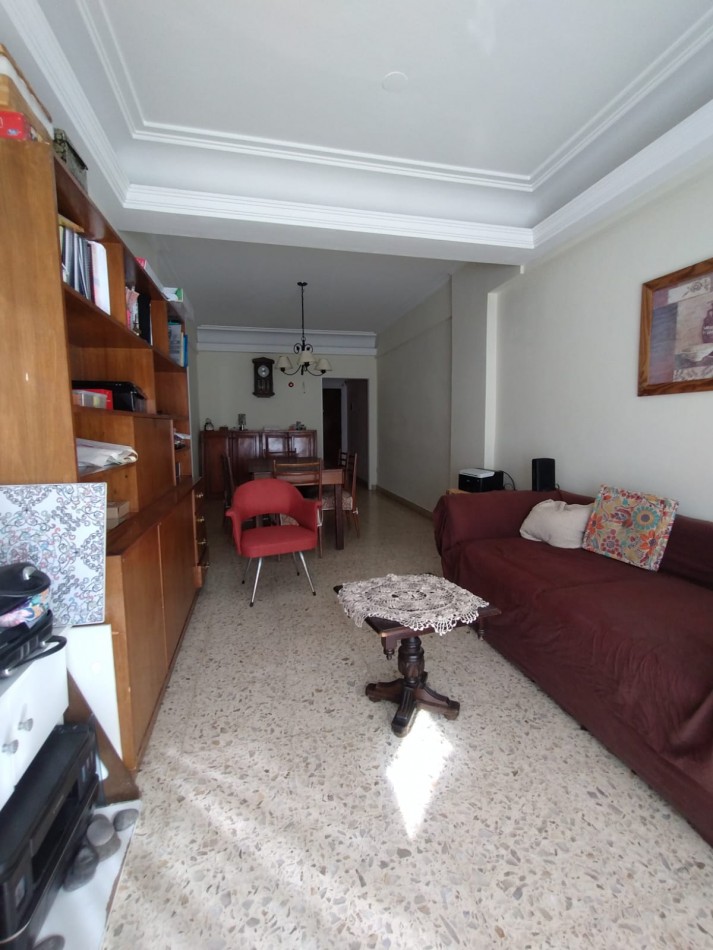 VENTA DEPARTAMENTO, 3 AMB. CON DEPENDENCIAS COMPLETAS, AL FRENTE CON BALCON Y PATIO, ZONA CENTRO !!!!
