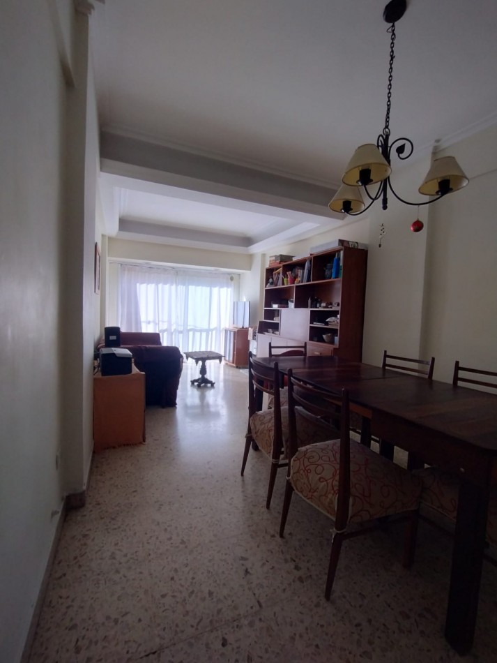 VENTA DEPARTAMENTO, 3 AMB. CON DEPENDENCIAS COMPLETAS, AL FRENTE CON BALCON Y PATIO, ZONA CENTRO !!!!