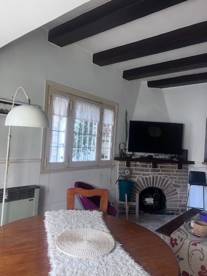 VENTA CHALET  ZONA GUEMES, A METROS DEL SHOPPING, CHALET TIPICO MDP, 3 amb. mas dependencias dobles con baño, garaje y patio 