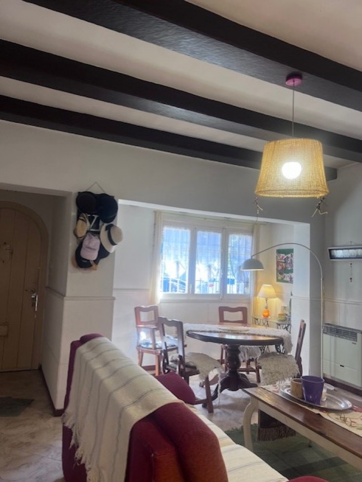 VENTA CHALET  ZONA GUEMES, A METROS DEL SHOPPING, CHALET TIPICO MDP, 3 amb. mas dependencias dobles con baño, garaje y patio 