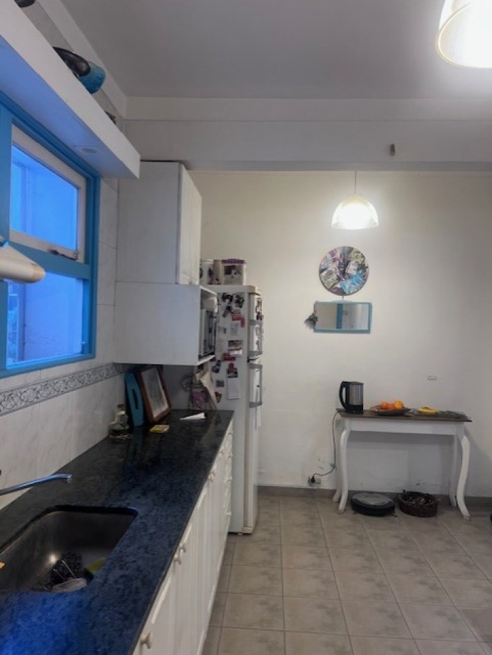 VENTA CHALET  ZONA GUEMES, A METROS DEL SHOPPING, CHALET TIPICO MDP, 3 amb. mas dependencias dobles con baño, garaje y patio 