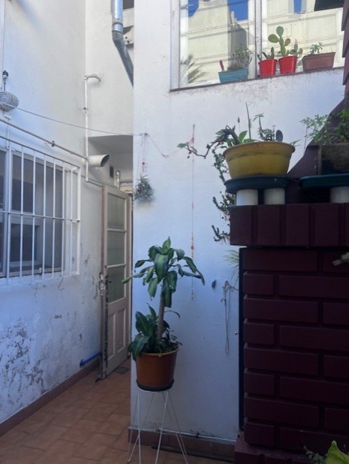 VENTA CHALET  ZONA GUEMES, A METROS DEL SHOPPING, CHALET TIPICO MDP, 3 amb. mas dependencias dobles con baño, garaje y patio 