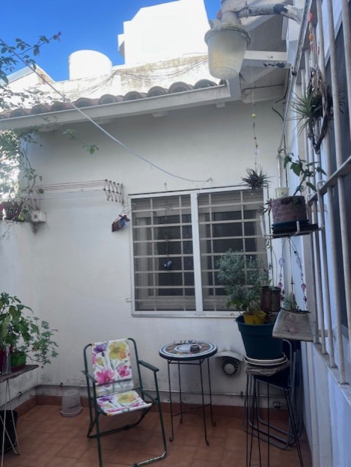 VENTA CHALET  ZONA GUEMES, A METROS DEL SHOPPING, CHALET TIPICO MDP, 3 amb. mas dependencias dobles con baño, garaje y patio 