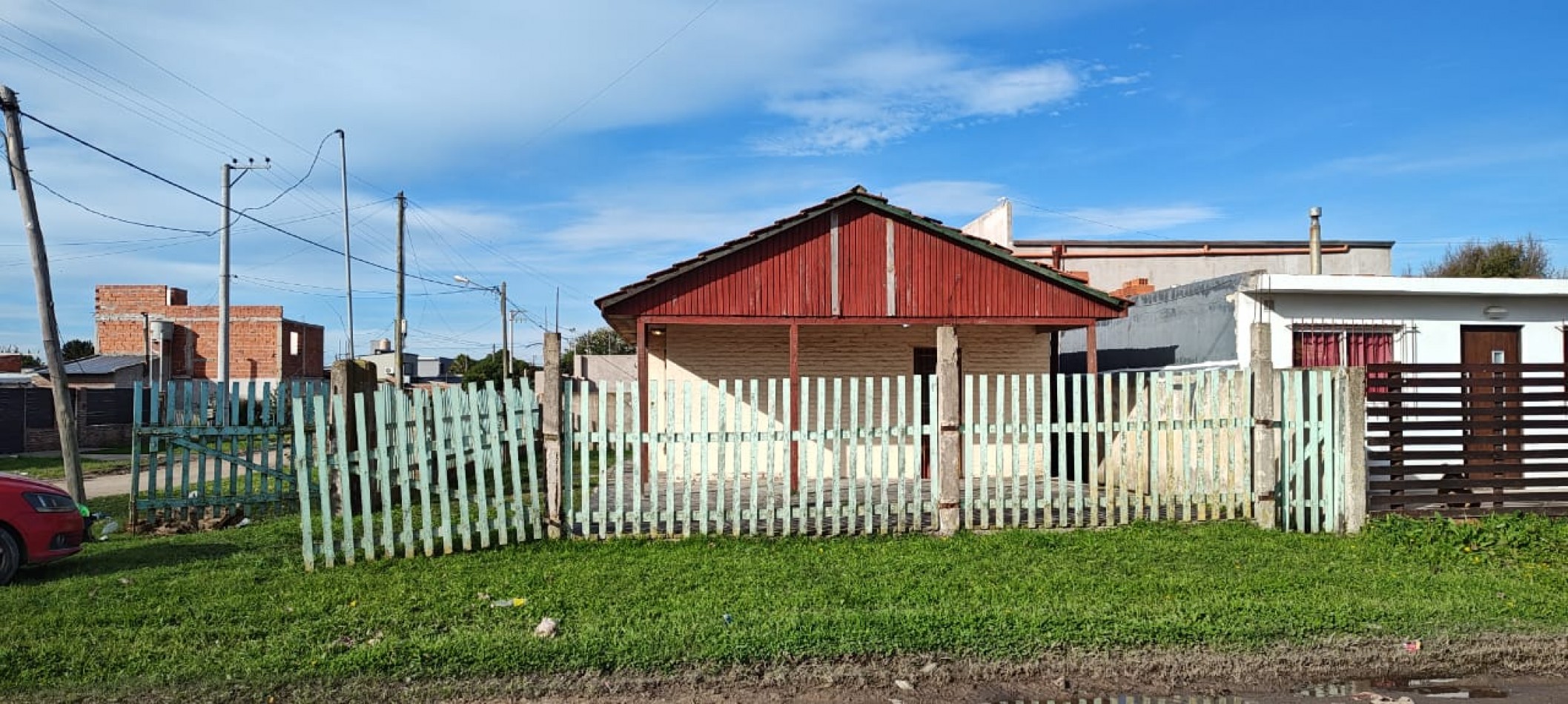 CHALET EN VENTA, ZONA CAMET,  A 200 MTS. DEL MAR ,  3 AMB.Y PARQUE