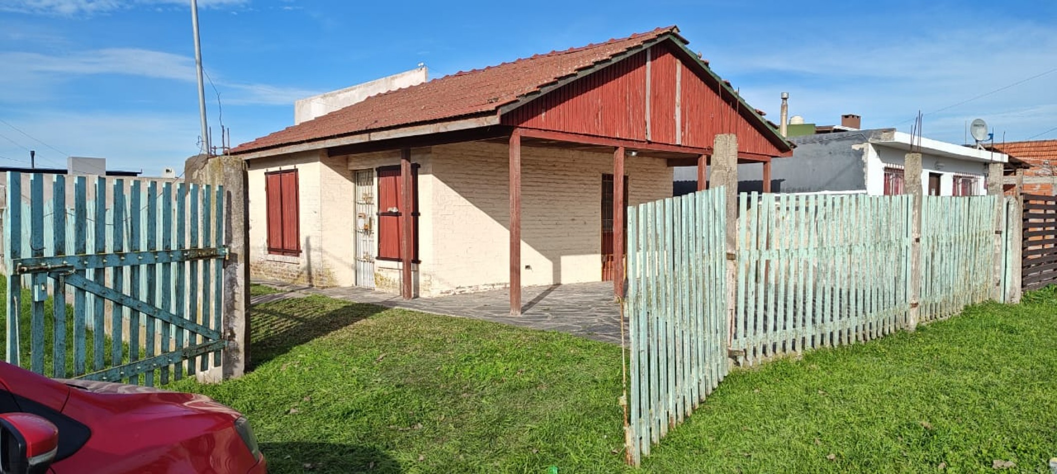 CHALET EN VENTA, ZONA CAMET,  A 200 MTS. DEL MAR ,  3 AMB.Y PARQUE