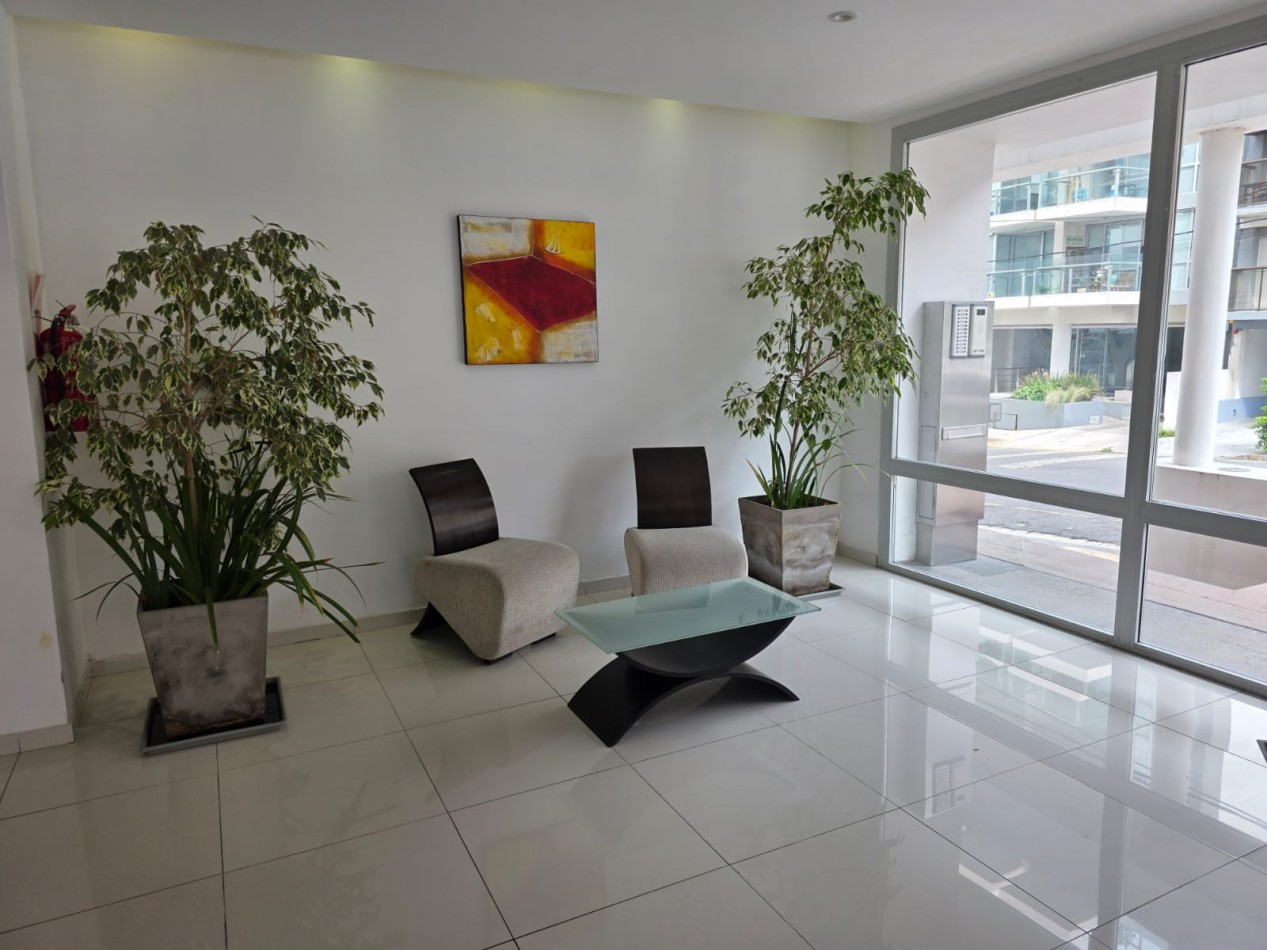 NUEVO VALOR !!!!! venta PLAYA CHICA, Mar del Plata,  2 amb. con cochera a metros del mar, excelente opcion  !!! IM - PER -  DI - BLE !1!!