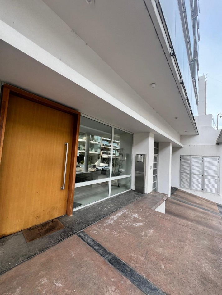 NUEVO VALOR !!!!! venta PLAYA CHICA, Mar del Plata,  2 amb. con cochera a metros del mar, excelente opcion  !!! IM - PER -  DI - BLE !1!!