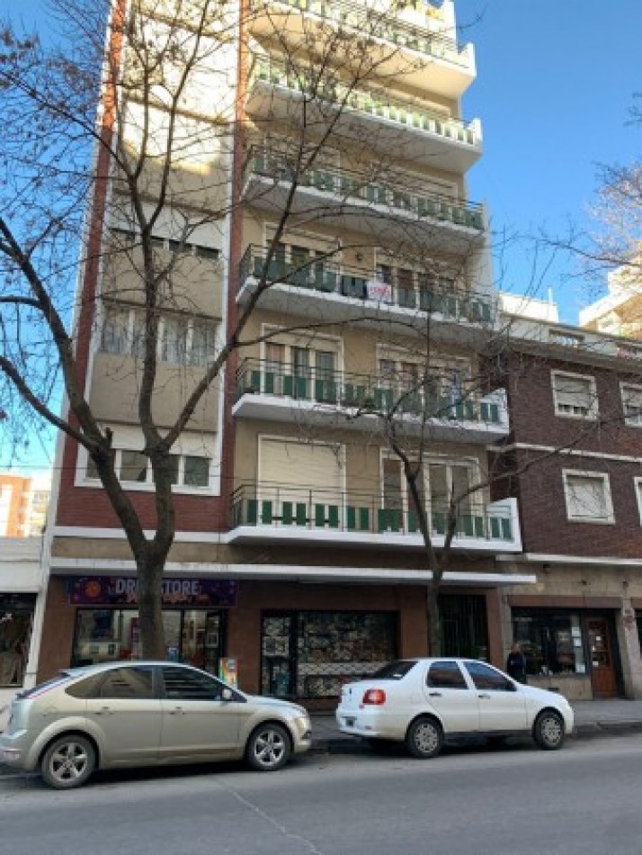 DEPARTAMENTO PISO CON PATIO, MAS BAULERA EN ALQUILER